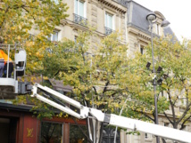 Installation de petites coupes de champagne Place Saint Germain des Prés le 3 novembre 2015 © VD - PT