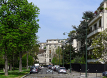 Avenue du Maréchal Maumoury 75016 Paris - L'allée n'est construite que sur un côté - photo Mbzt sous licence creative common.