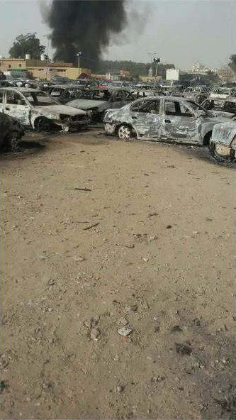 Parc de voitures brûlées par des Islamistes à Tripoli en Libye les 23 et 24 février 2017 © DR.