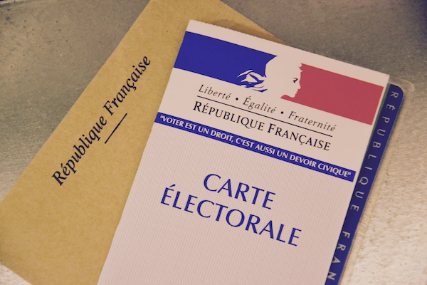 Carte d'électeur et carte d'identité pour voter © DR Paris Tribune