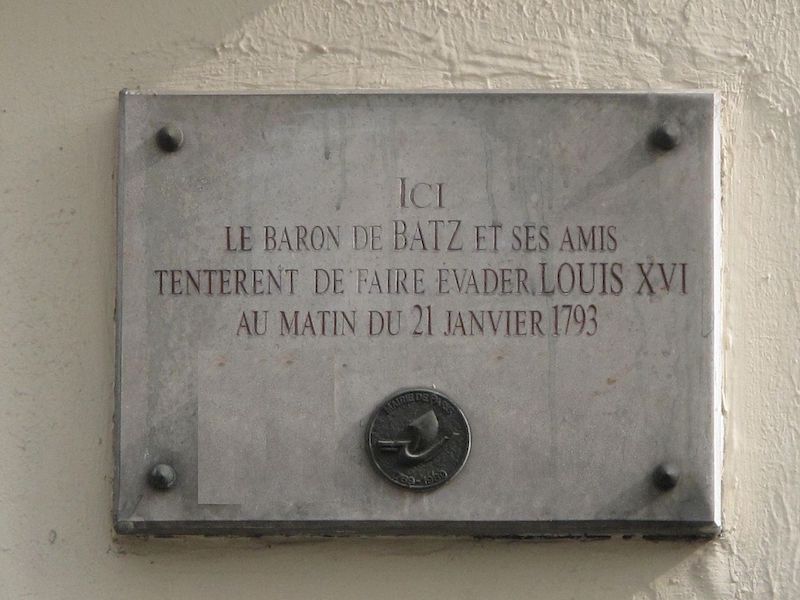 Plaque apposée au 52, Rue Beauregard dans le 2e arrondissement de Paris énonce : « Ici, le Baron de Batz et ses amis tentèrent de faire évader Louis XVI au matin du 21 janvier 1793 » © DR CC BY-SA