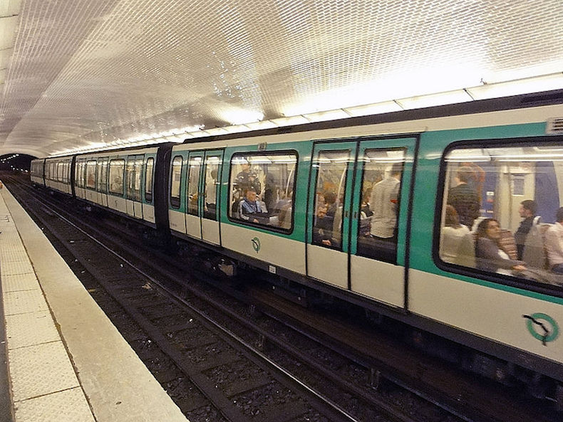 Station Anvers de la ligne 2 du métro de Paris © clicssouris CC BY-SA 3.0