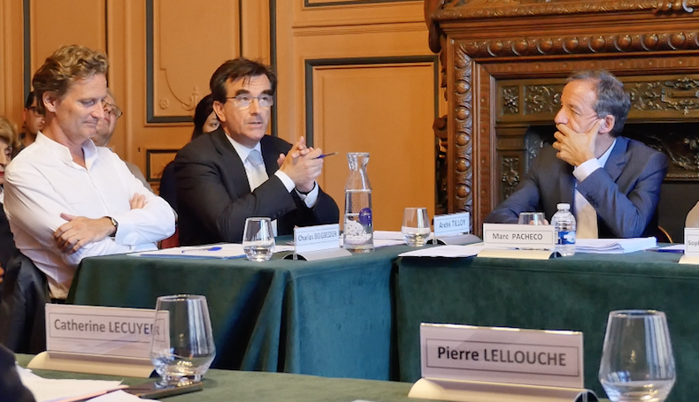 André Tiloy (au centre) élu adjoint au maire du 8e arrondissement de Paris © VD / PT