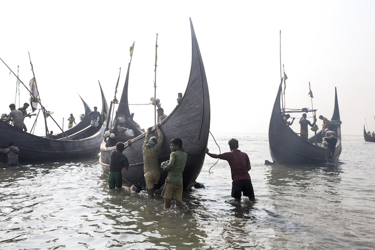 Bangladesh, 2017, Fishermen prepare to put to sea, near the village of Shamlapur. Most of them are Rohingya refugees originally from the state of Rakhine in West Myanmar © William Daniels.