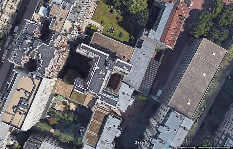 L'incendie au 17 bis rue Erlanger dans le 16e arrondissement de Paris a eu lieu dans l'immeuble enclavé en coeur d'îlot - Images © 2019 Google Données cartographiques 2019.
