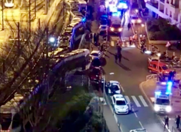 Une collision entre deux tramway fait une douzaine de blessés à Issy-les-Moulineaux © capture d'écran LCI.