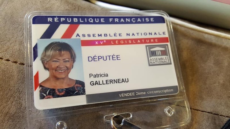 Badge de député de Patricia Gallerneau délivré le 20 juin 2017 à l'Assemblée nationale © page Facebook souvenirs de Patricia Gallerneau.