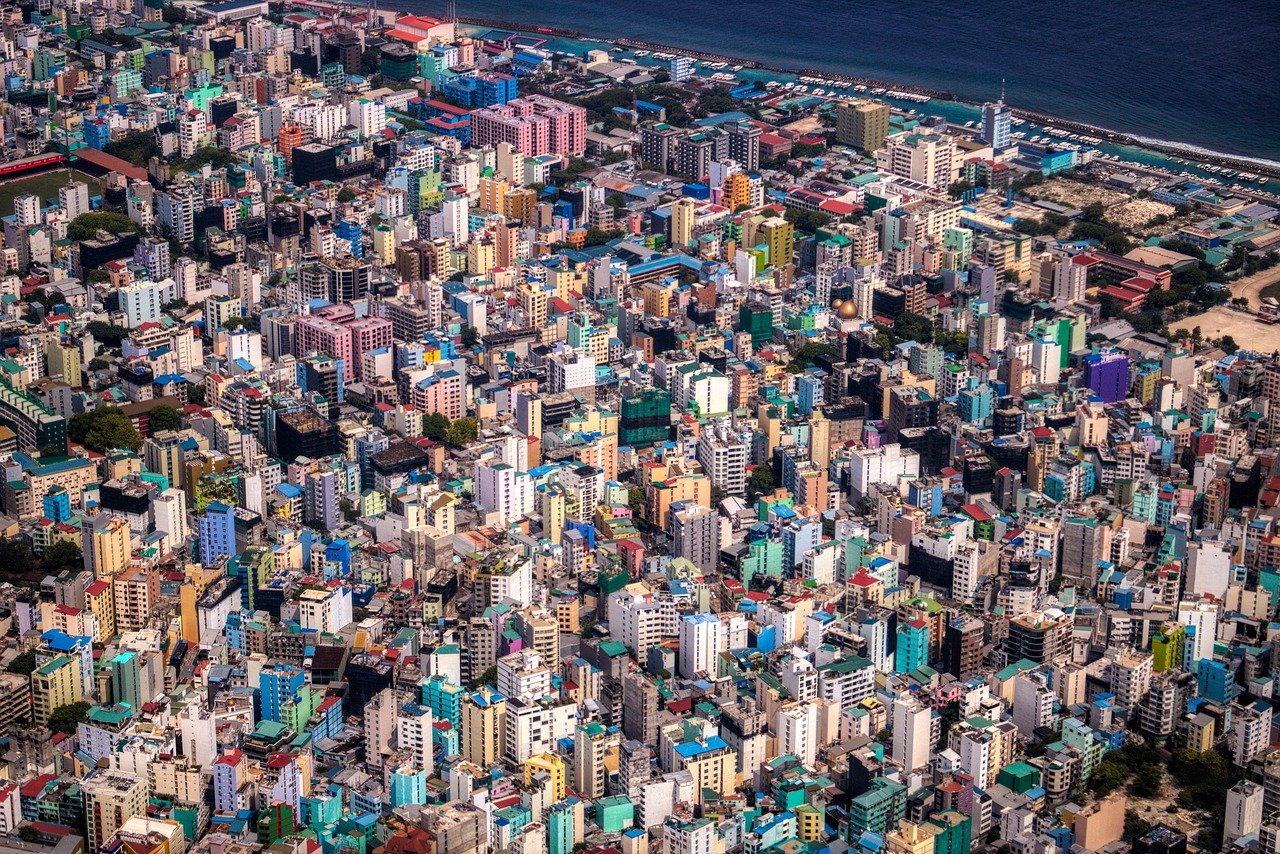 Malé, la capitale et la ville la plus peuplée des Maldives © Jonny Belvédère.