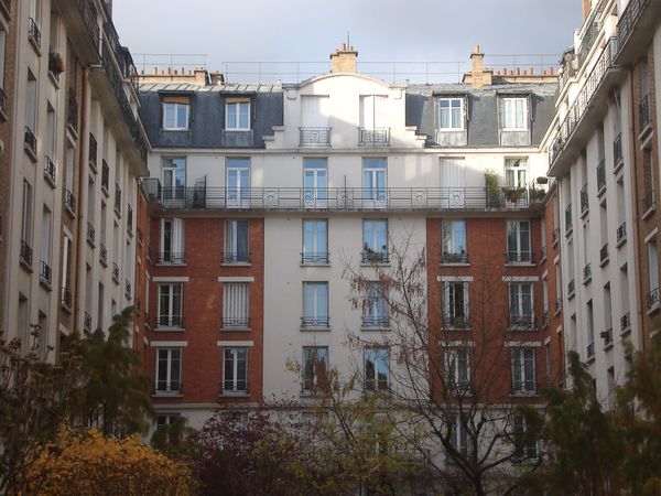 Logements à loyer modéré au Square de la Dordogne 75017 Paris - Photo : VD.