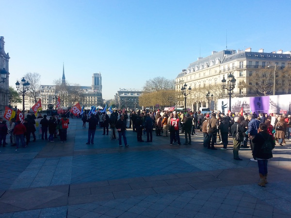 Grève des agents de la Ville de Paris le 9 avril 2015 devant l'Hôtel de Ville © Archives PT.