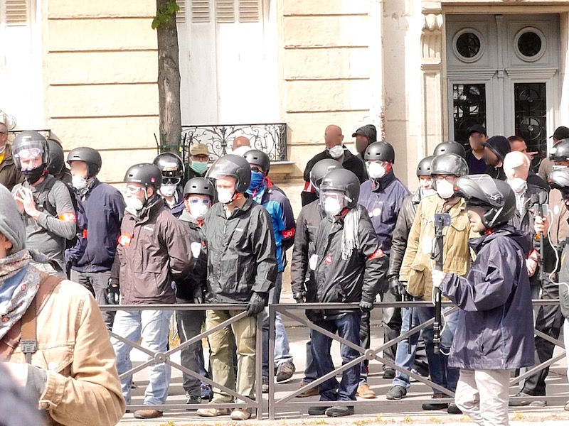 Le service d'ordre CGT - FO en alerte lors de la manifestation du 17 mai 2016 © VD - Paris Tribune