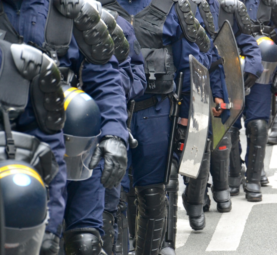 Policiers et gendarmes mobiles © VD Paris Tribune