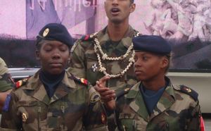 Les jeunes du Service Militaire Adapté défilent sur les Champs-Elysées