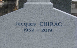 Tombe de Jacques Chirac : des inspecteurs de sécurité de la Ville de Paris canalisent le public