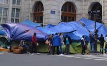 Paris : nouvelle évacuation de migrants porte de la Chapelle par la Ville et l'Etat