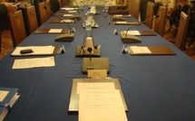 Fillonistes et Datistes à la mairie du 7e arrondissement