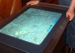 Table tactile surface de Microsoft à l'Hôtel de Ville de Paris