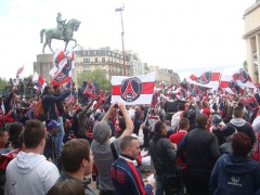 En attendant le PSG au trocadéro le 13 mai 2013 