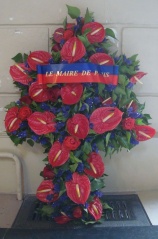 Gerbe de fleurs du maire de Paris à la mairie du 6e 