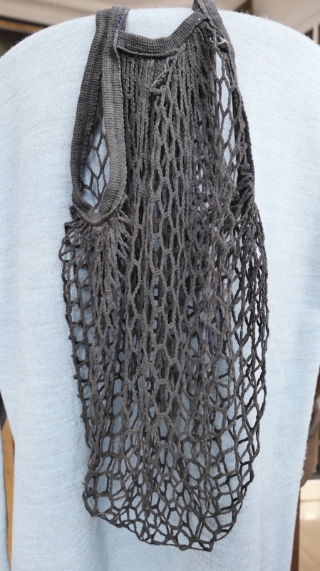 Robe en laine des années 1970 et sac à provision en crochet - slow fashion