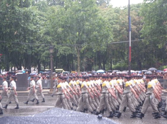Défilé du 14 juillet 2010 sous la pluie