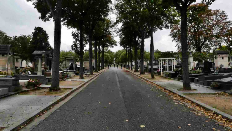 Allée centrale cimetière du Montparnasse