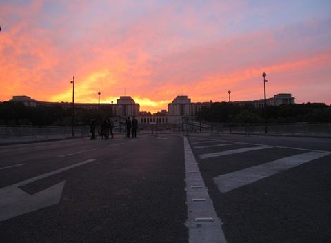 Coucher de soleil avant le feu d'artifice le 14 juillet 2011 à Paris