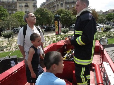 Les enfants découvrent le métier de sapeur-pompier