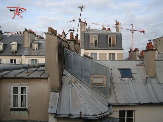 Grue du chantier Laennec au milieu des toits parisiens