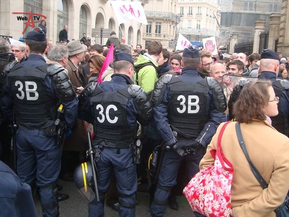 Rue de Presbourg bloquée avant l'avenue Kleber Manif pour tous 24 mars 2013 