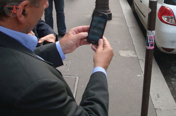 Jean-Louis Missika teste l'appli mobile 