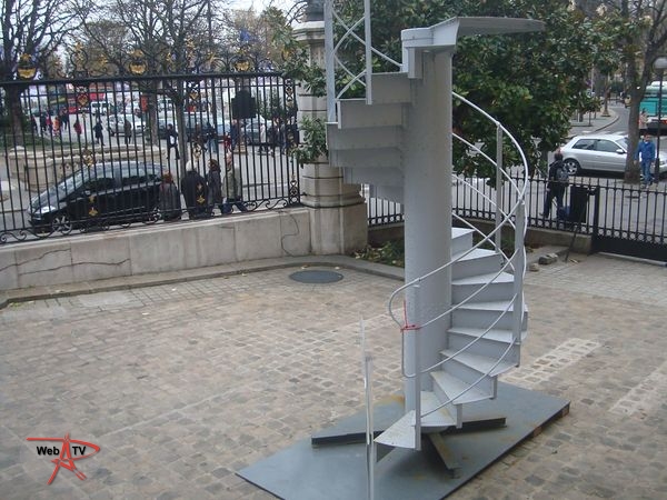 Une partie des escaliers de la Tour Eiffel aux enchères