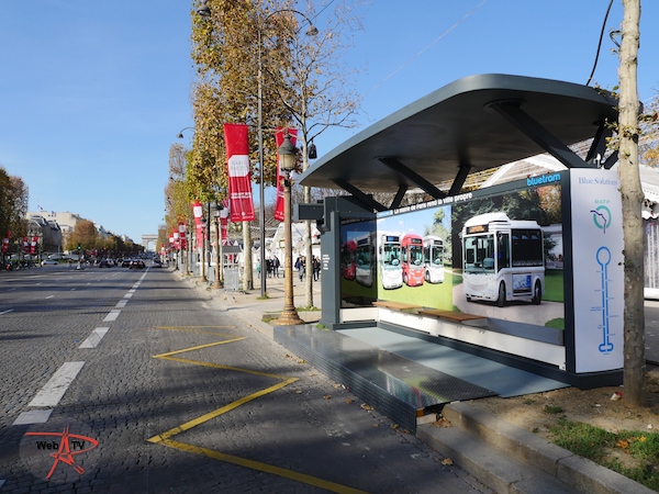 Station de Blue Tram le 15 novembre 2015 sur les Champs Elysées